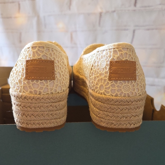 TOMS Cream Crochet Platform Espadrille Slip-On Shoes - Picture 3 of 10